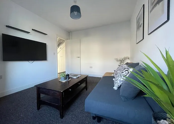 Будинок відпочинку Spacious And Modern In Woodhouse - Sleeps 10 Лідс