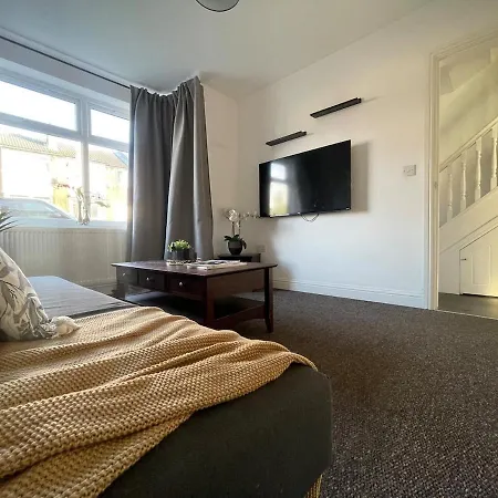 Vakantiehuis Spacious And Modern In Woodhouse - Sleeps 10 Leeds (West Yorkshire)