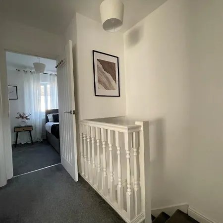 Vakantiehuis Spacious And Modern In Woodhouse - Sleeps 10