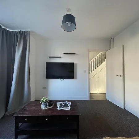 Spacious And Modern In Woodhouse - Sleeps 10 Holiday home