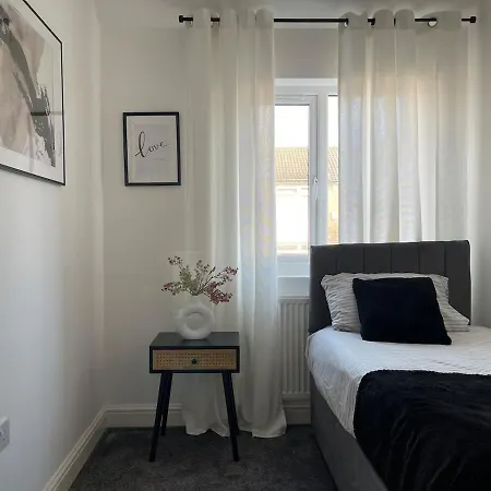 Holiday home Spacious And Modern In Woodhouse - Sleeps 10