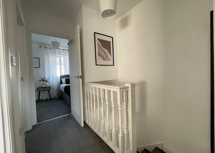 Vakantiehuis Spacious And Modern In Woodhouse - Sleeps 10