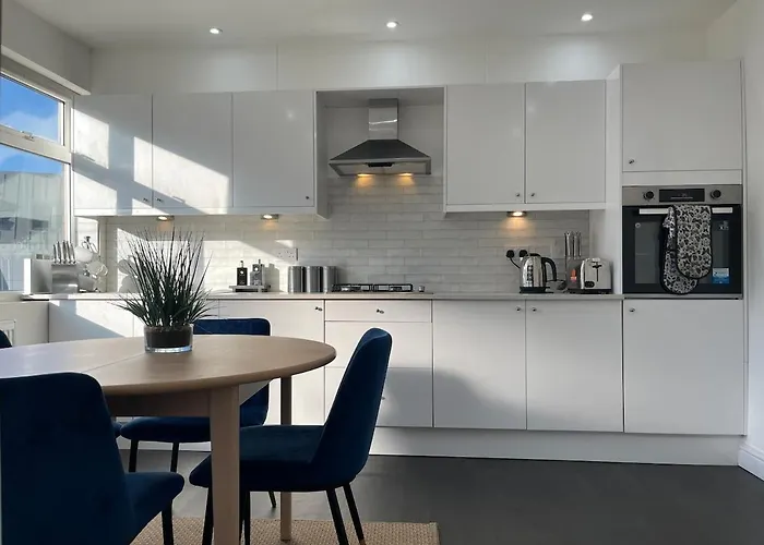 Spacious And Modern In Woodhouse - Sleeps 10 Vakantiehuis Leeds (West Yorkshire)