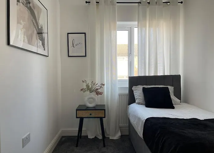 Vakantiehuis Spacious And Modern In Woodhouse - Sleeps 10