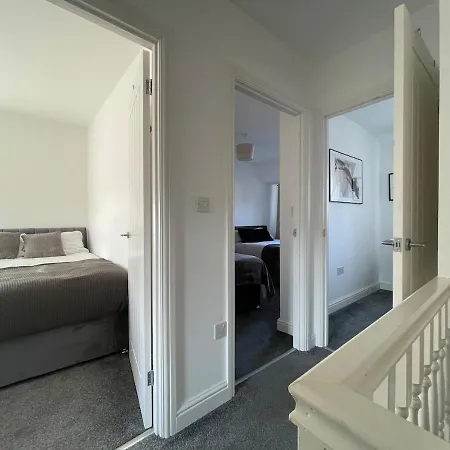 Feriehus Spacious And Modern In Woodhouse - Sleeps 10 Leeds (West Yorkshire)
