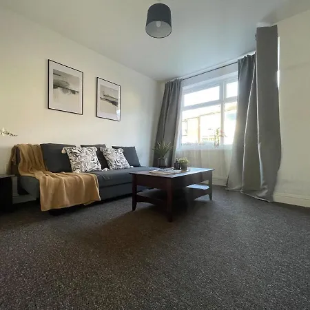 Spacious And Modern In Woodhouse - Sleeps 10 *