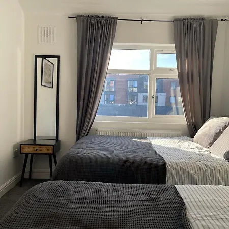 Spacious And Modern In Woodhouse - Sleeps 10 * Leeds (West Yorkshire)