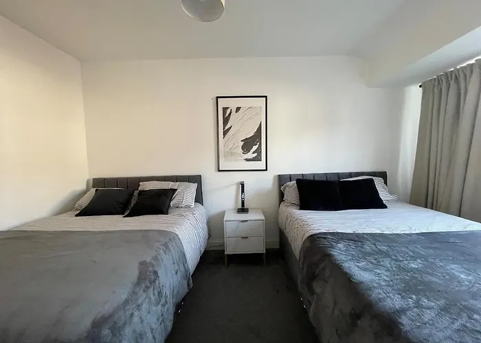 Spacious And Modern In Woodhouse - Sleeps 10 Casa de Férias Leeds (West Yorkshire)